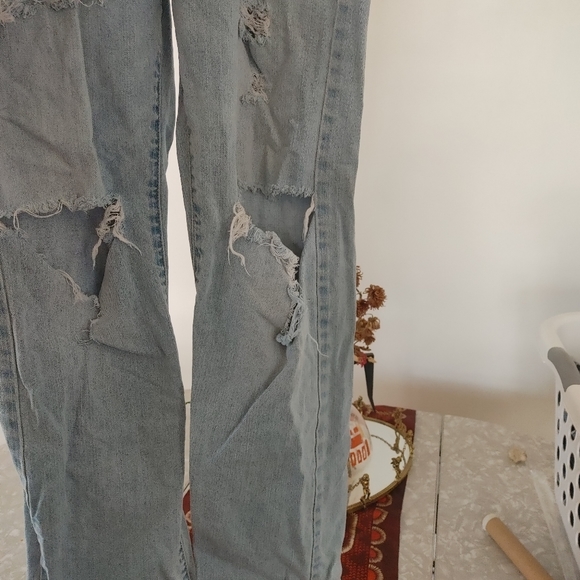 American Eagle Distressed Jeans size 29x32 - Picture 3 of 4